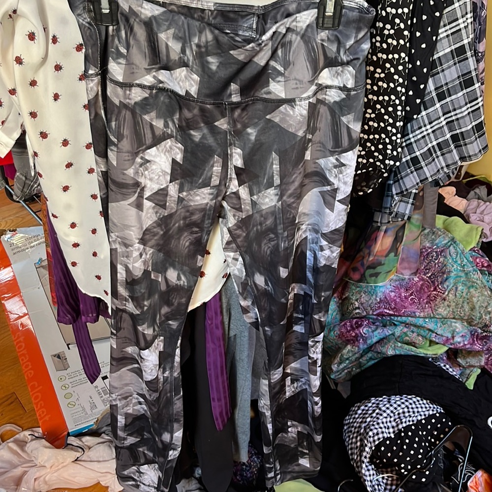 Avia leggings size large comfy barely worn too big for me